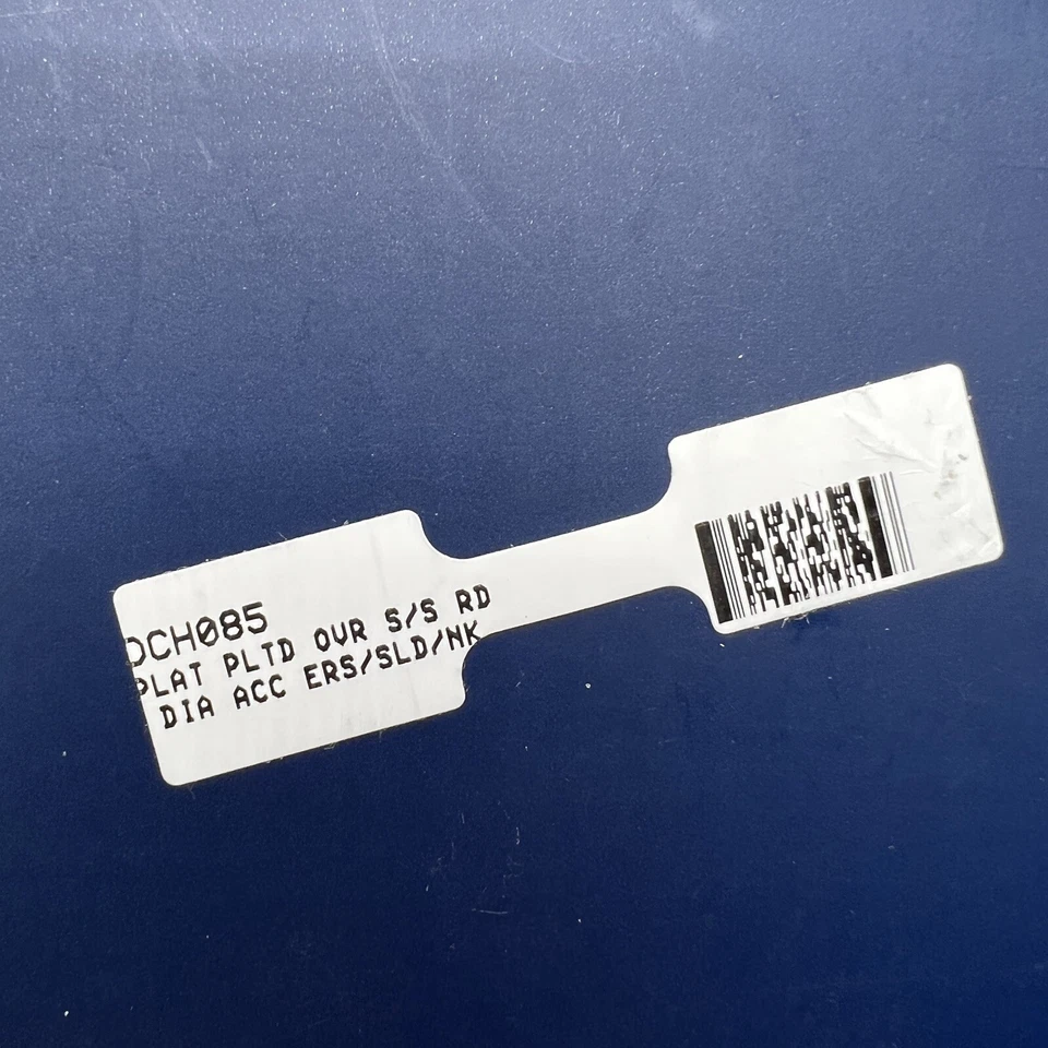 Juego de aros y collar con detalles de diamantes y plata enchapados en platino Foto 3 de 4