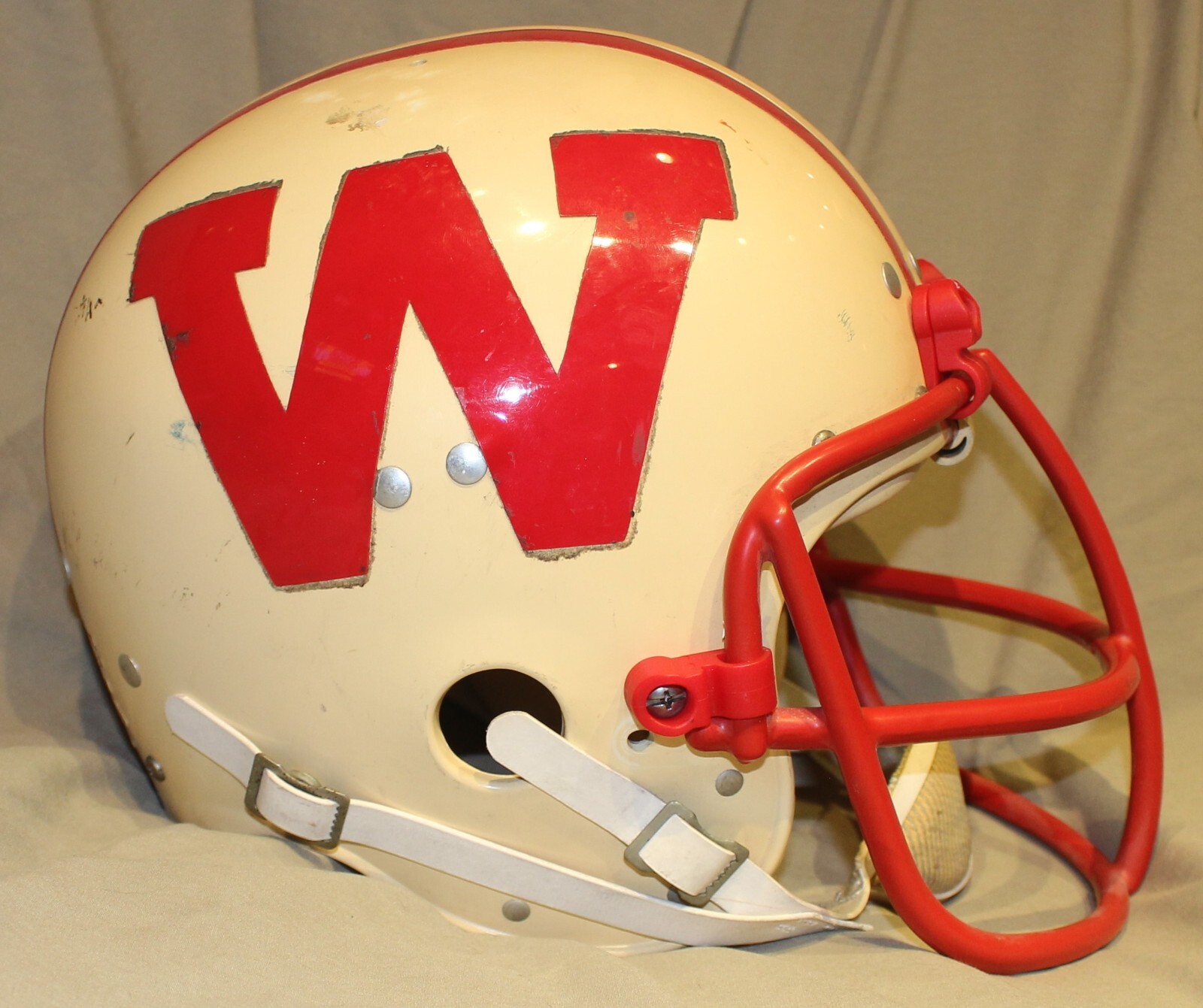 1978 1987 WISCONSIN BADGERS, WILSON F2000, FOOTBALL HELMET! NOS! RARE