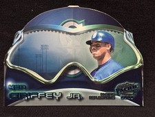 KEN GRIFFEY JR. SEATTLE MARINERS 2000 PACIFIC REFLECTIONS INSERT CARD #17