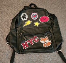 Mochila Candie's Patches Negra Live Laugh Love NYC Fox Lips Heart star 15x15