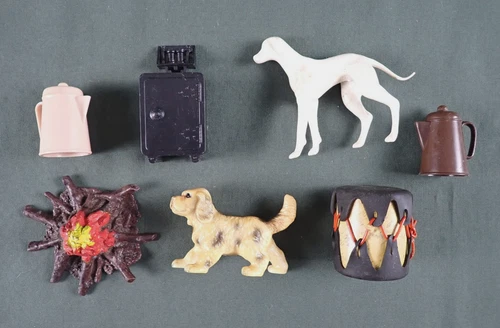 VINTAGE JOHNNY WEST ACTION FIGURE ACCESSORIES  DOGS SAFE CAMP FIRE DRUM  MARX