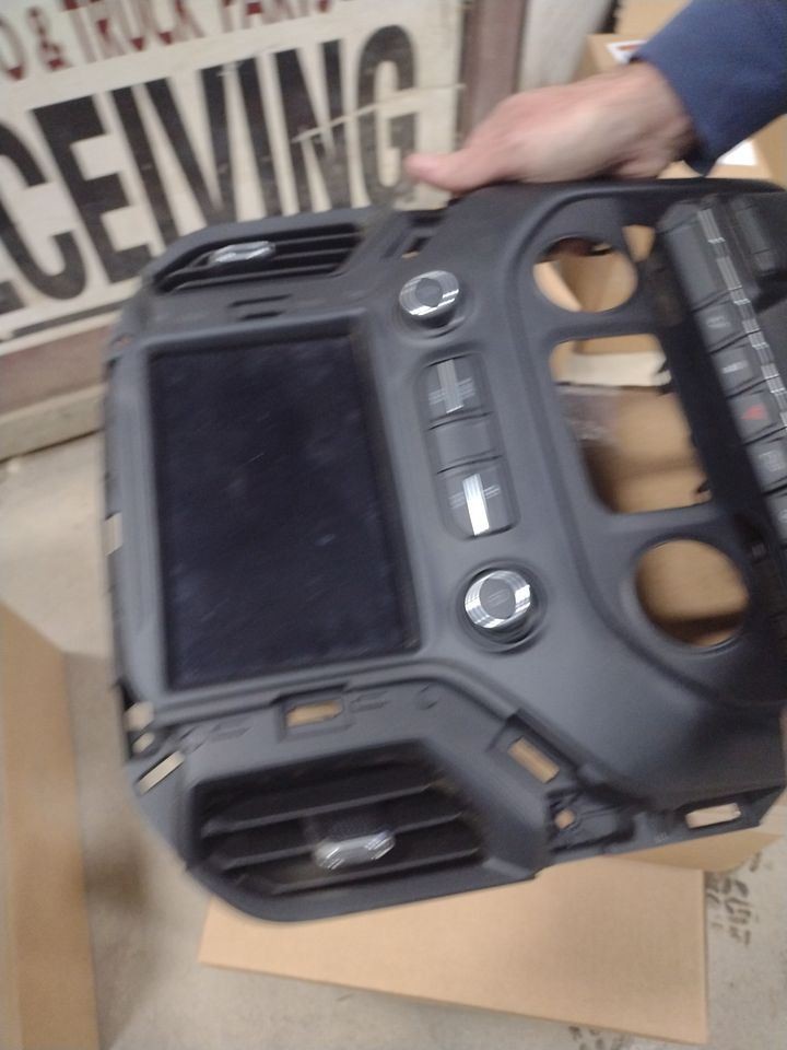 Info-GPS-TV Screen Display Screen Fits 20-23 SIERRA 2500 PICKUP 2915850