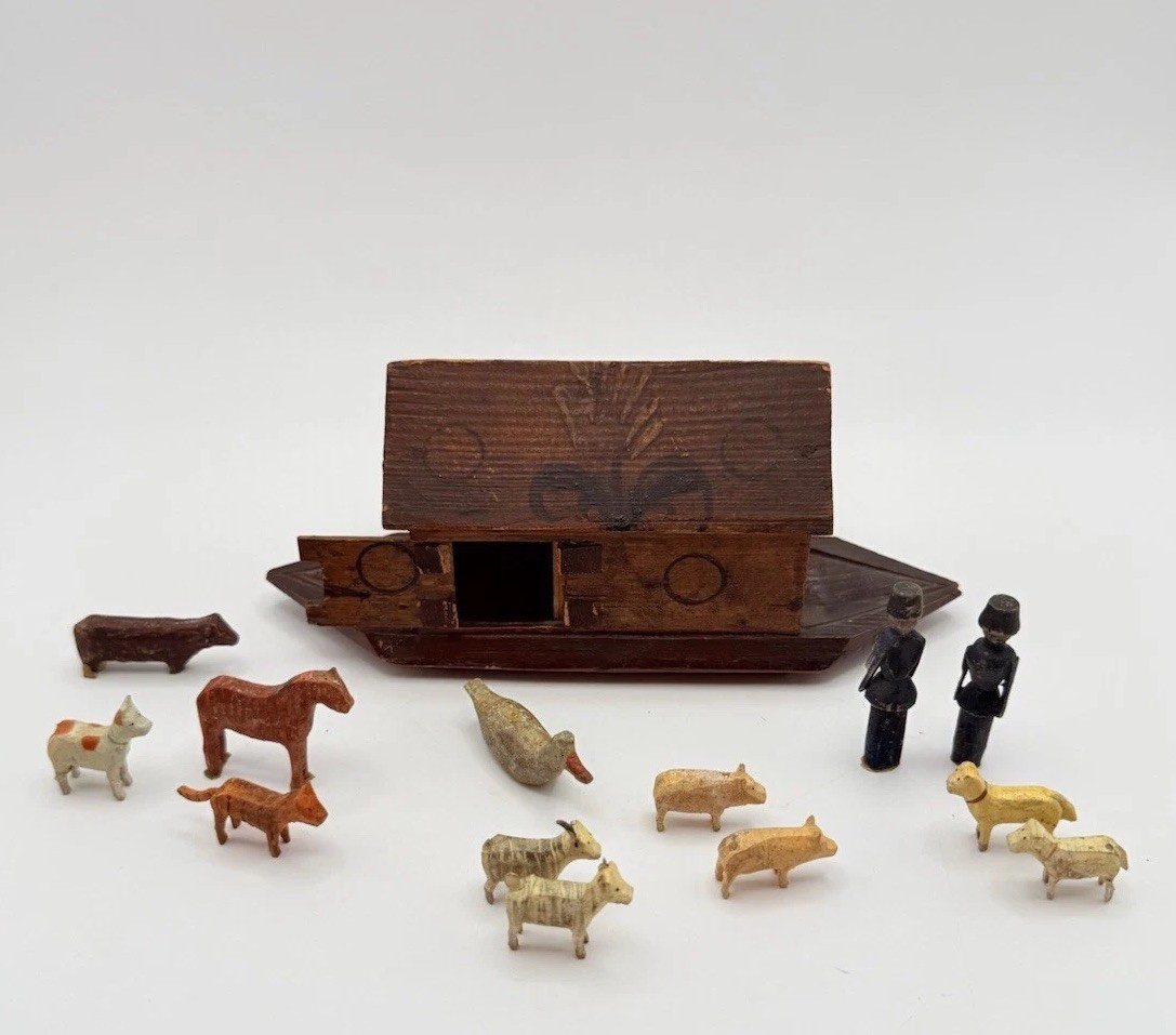 Antique Primitive Wooden Noah's Ark w/ Hand-Carved Animals Folk
