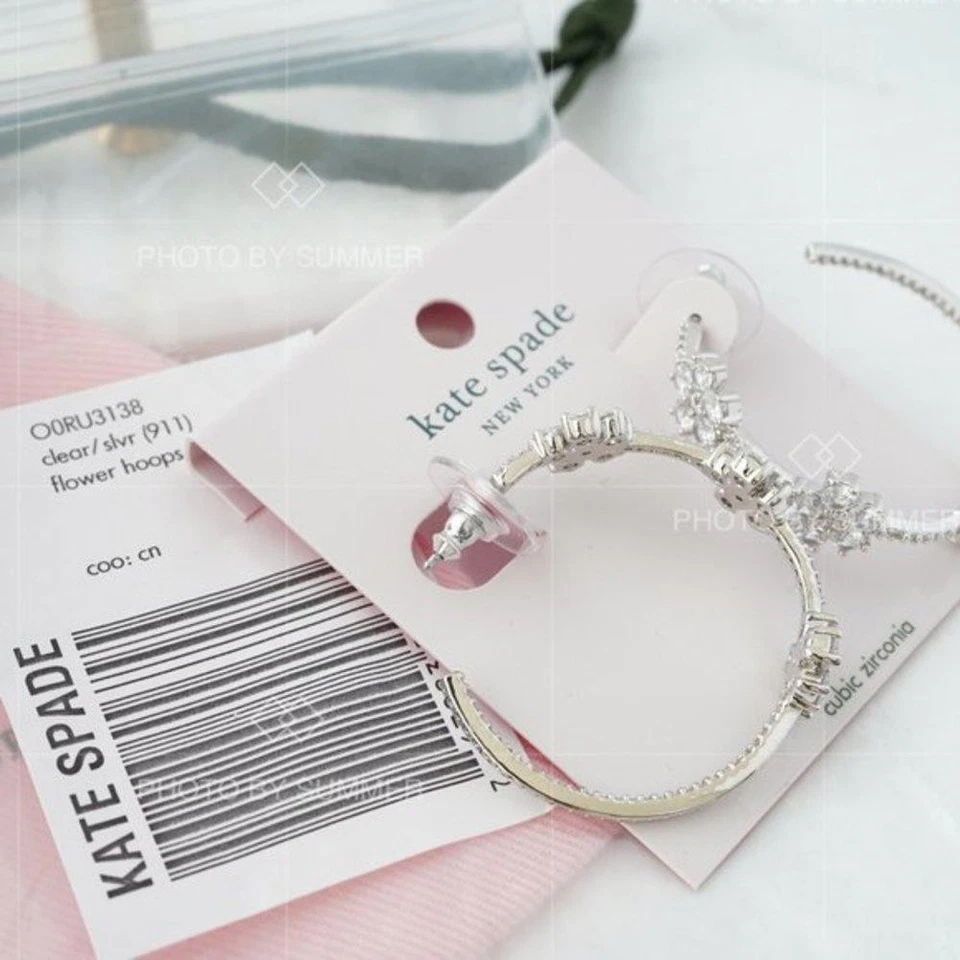 Pendientes aros Kate Spade brillantes con flores de gardenia plateados Foto 3 de 4