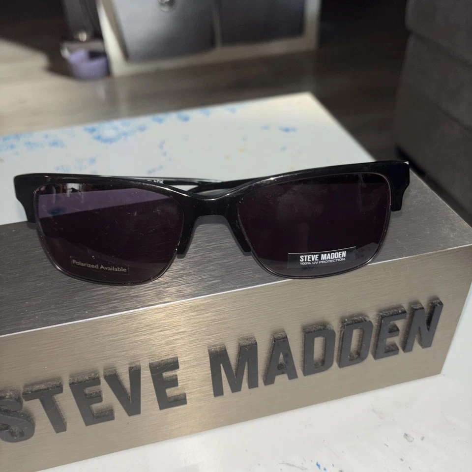 STEVE MADDEN SUNGLASSES  BLACK 58/19/145 WITH CASE NEW - Image 2 of 3