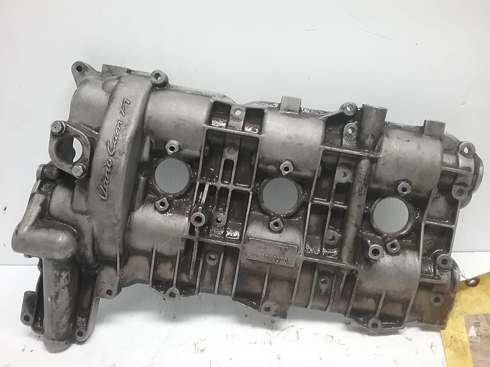 Cubierta de válvula de culata lateral izquierda Porsche Boxster 2000-2004 9961042270R 3,2 L Foto 2 de 4