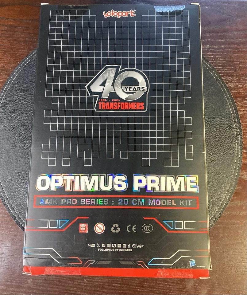 Kit de figuras modelo diecast Yolopark Transformers G1 OPTIMUS PRIME AMK PRO Series Foto 3 de 4
