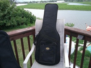 GUITAR PADDED GIG BAG - FENDER - SOME AGE PRETTY NICE