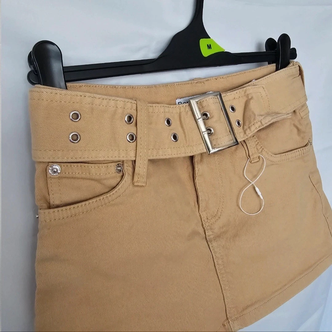 Bershka - Minifalda de mezclilla con cinturón de cintura baja tostada para mujer - Talla XS