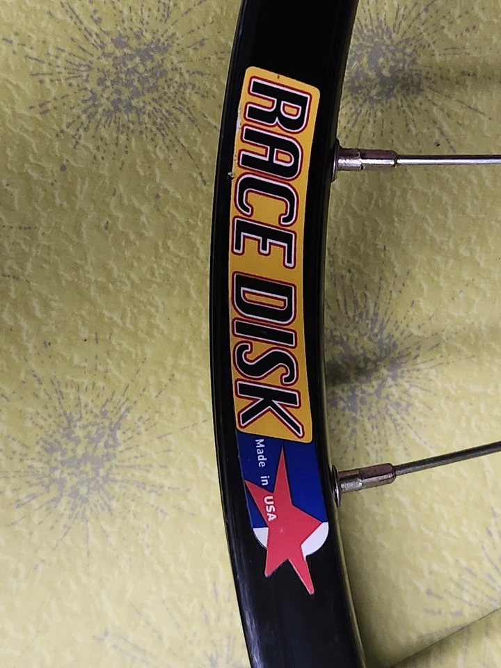 Переднее колесо горного велосипеда Bontrager Race Disc 28 спиц черное алюминиевое 26 дюймов - Изображение 3 из 4