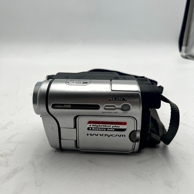 Sony Handycam CCD-TRV138 Video Hi-8 Camcorder 2.5'' LCD Display 20x Optical Zoom