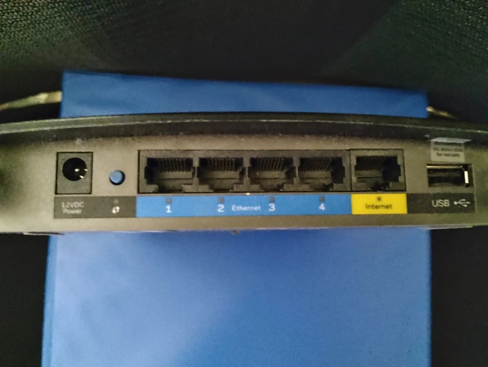 Linksys AC1200 EA6100 Dual Band Smart Fast Wi-Fi Router Tested Works Well - Image 3 of 3