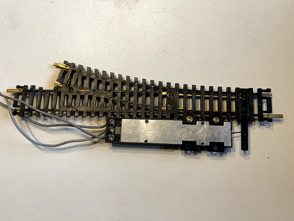 LIKE-LIKE HO GAUGE - ELECTRIC SWITCH POINTS - LEFT HAND - Image 2 of 3