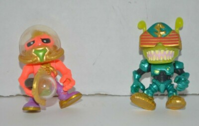 ALIEN HUNTERS Treasure X Moose Toys lot of 2 toys