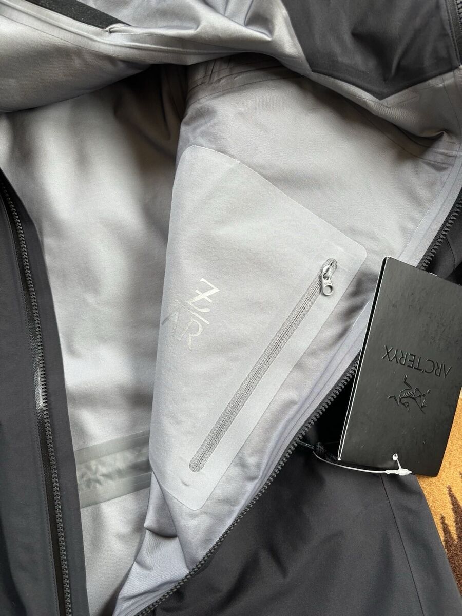 Rare New Arcteryx Mens Zeta AR Gore Tex Jacket Raincoat Rare New Arcteryx Mens Zeta AR Gore Tex Jacket Raincoat