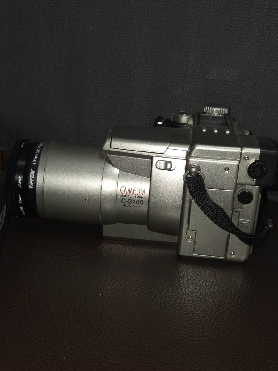 Olympus Vintage CAMEDIA C-2100 Ultra Zoom 2.1MP CCD Digital Camera