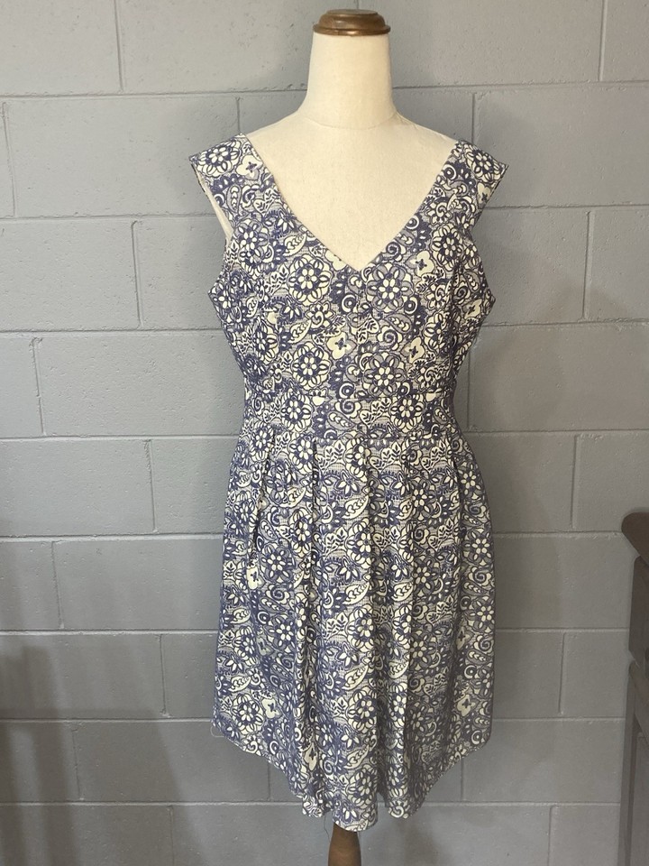 PAPER SCISSORS Fit And Flare Dress VNeck Size 12 Short Blue And White