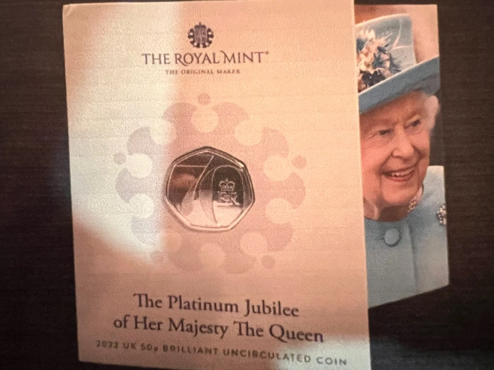 Reino Unido 2022 Su Majestad Reina Isabel l l l Jubileo de Platino 50P brillante moneda sin circular Foto 4 de 4