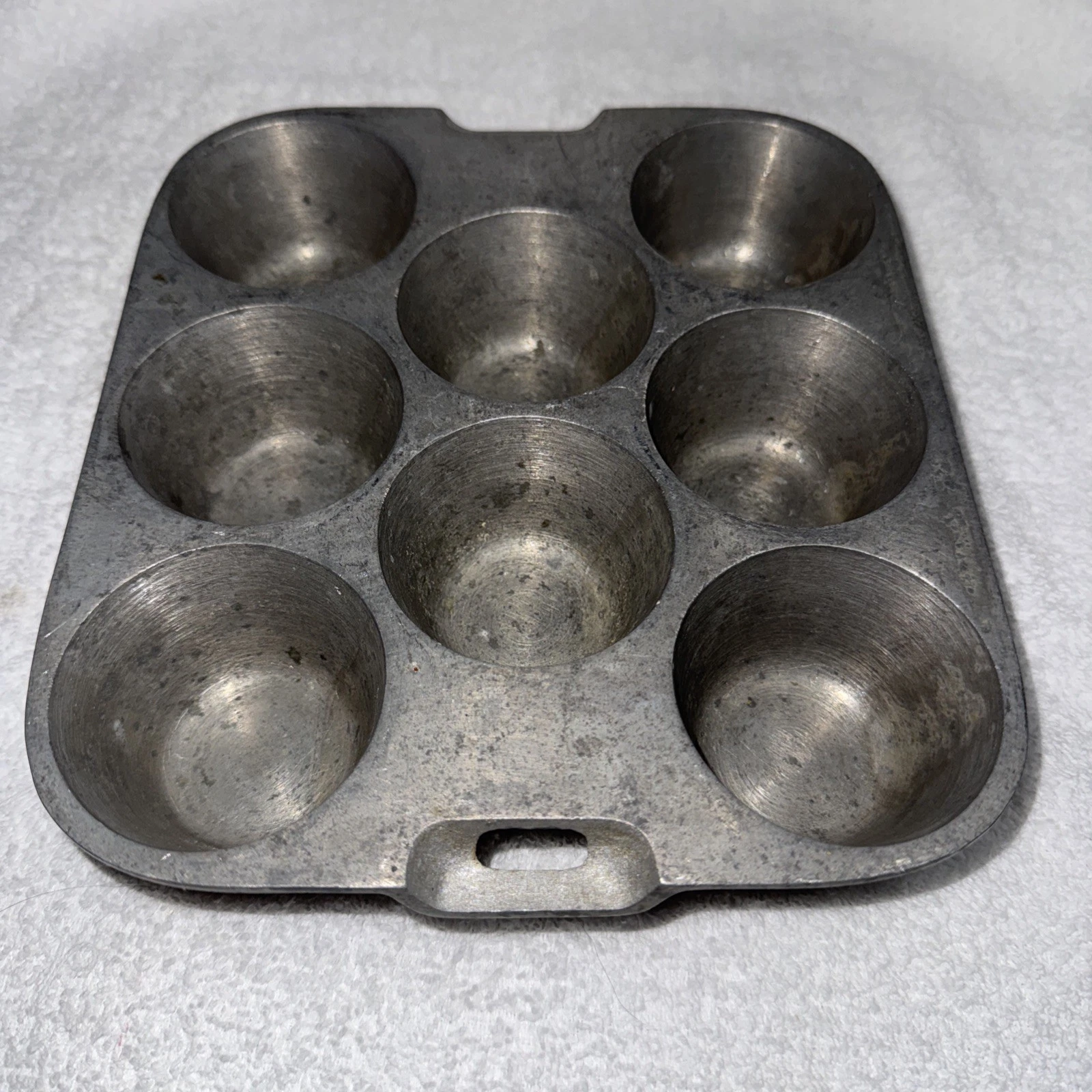 Wagoner Ware 8 CT Muffin Pan