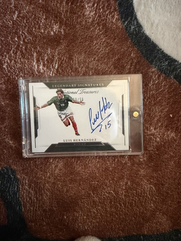 2018 National Treasures Legendary Signatures Auto LUIS HERNANDEZ /50 Mexico