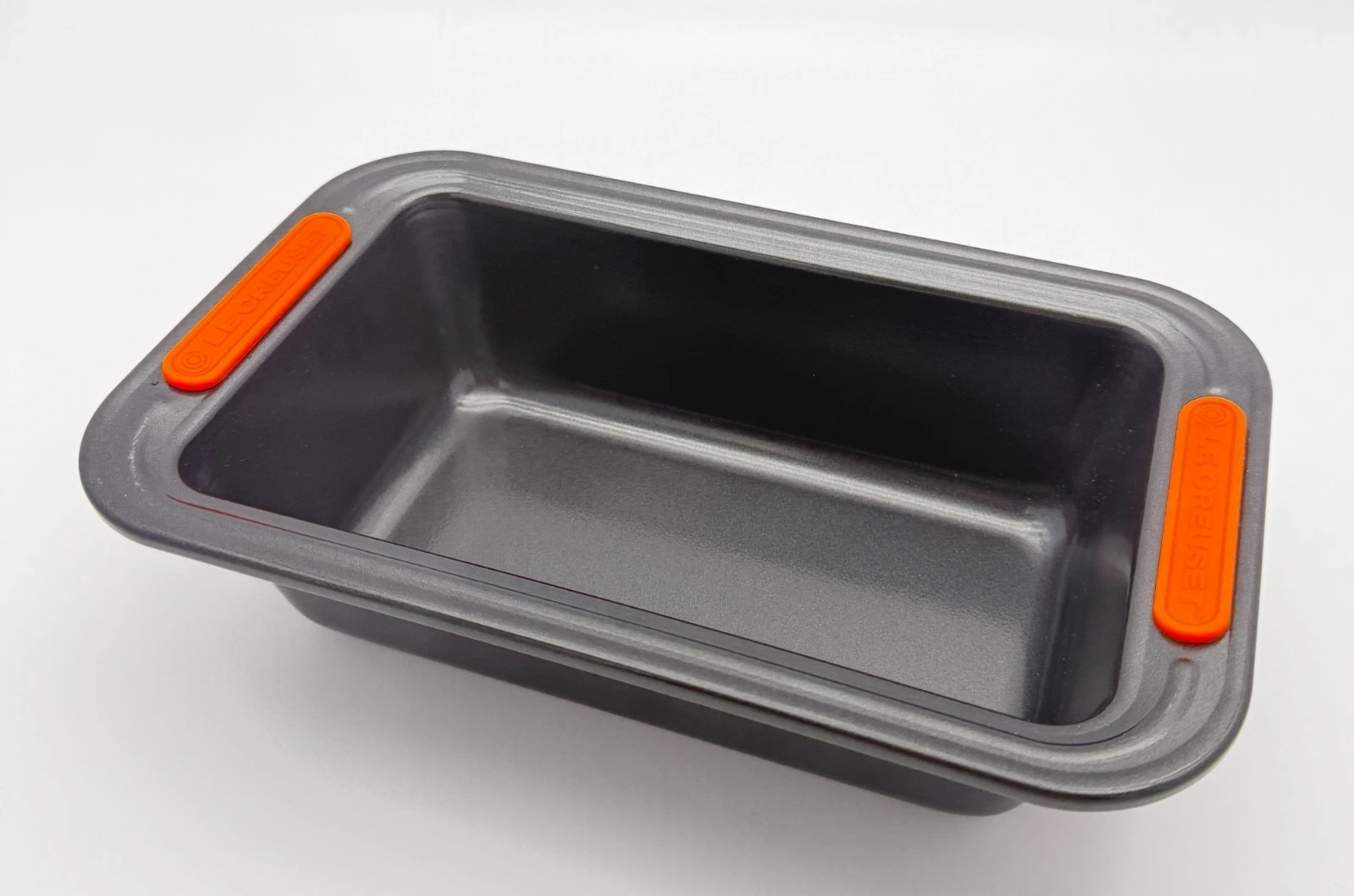 Le Creuset Nonstick Loaf Pan Gray w Orange Handles Bakeware 11.5"