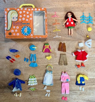 1965 Barbie Matell Tutti Play Case Koffer + Kleidung / Kleider / Schuhe Zubehöhr