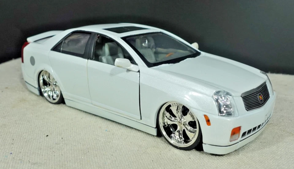 Jada Toys Dub City 2002 Cadillac CTS  1/24 - Image 2 of 4