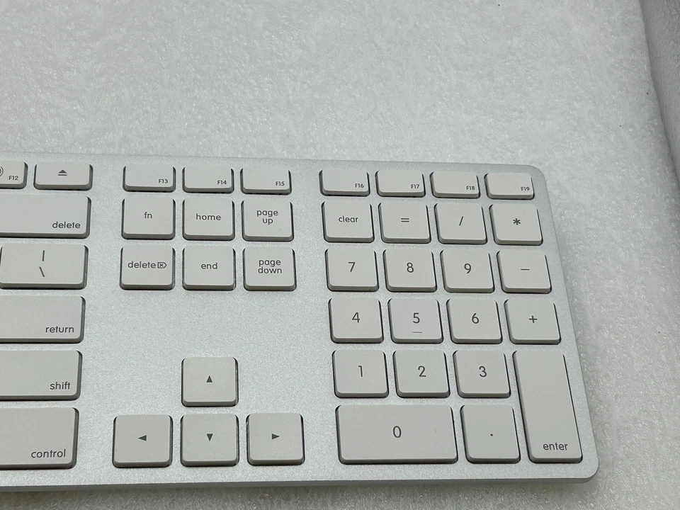 Matias FK318S Extended Aluminum USB Keyboard | 2x USB ports | Free Shipping - Image 2 of 4