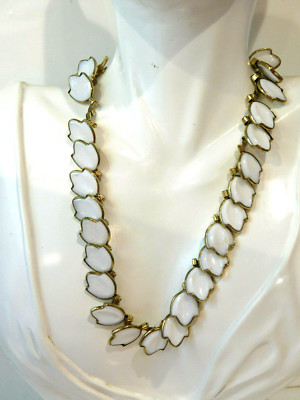 Trifari Weiß Tulpe Geformt Glas Blatt Link Gold Ton 15 '' Kette Vintage Halskette