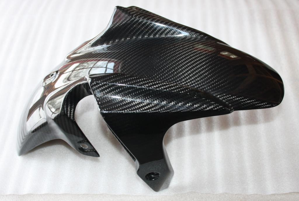 Garde-boue avant Yamaha MT07 2013-2017 en fibre de carbone tressée brillante