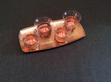 Sch&ouml;nes Tablett mit 4 filigranen Teegl&auml;sern