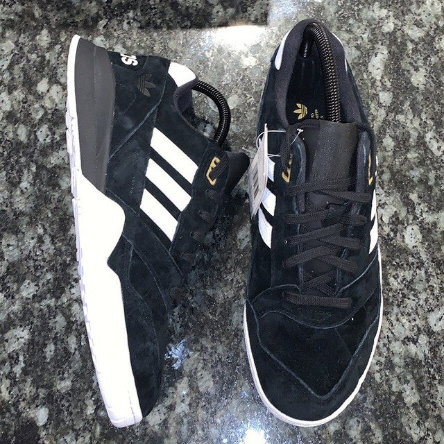 adidas ar trainer black
