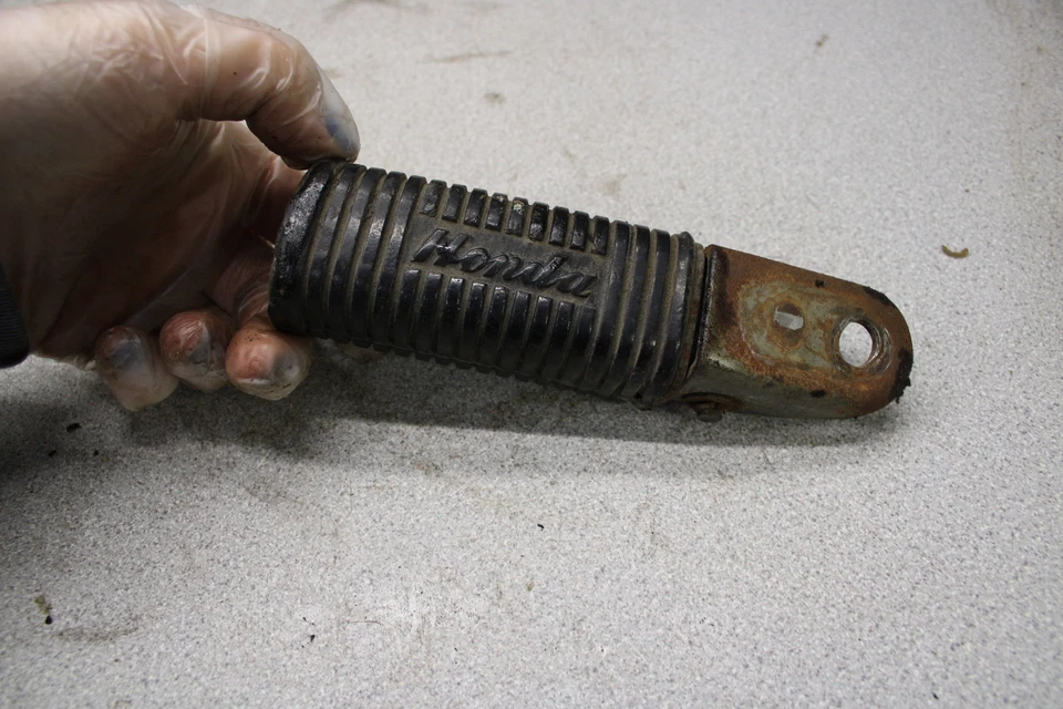 Honda Benly Touring 150 CA95 1963 reposapiés trasero pasajero clavija paso E13-4463.LD Foto 4 de 4