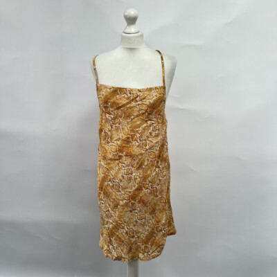 Urban Outfitters Billabong X Sincerely Jules Rocks Slip Mini Dress. Große