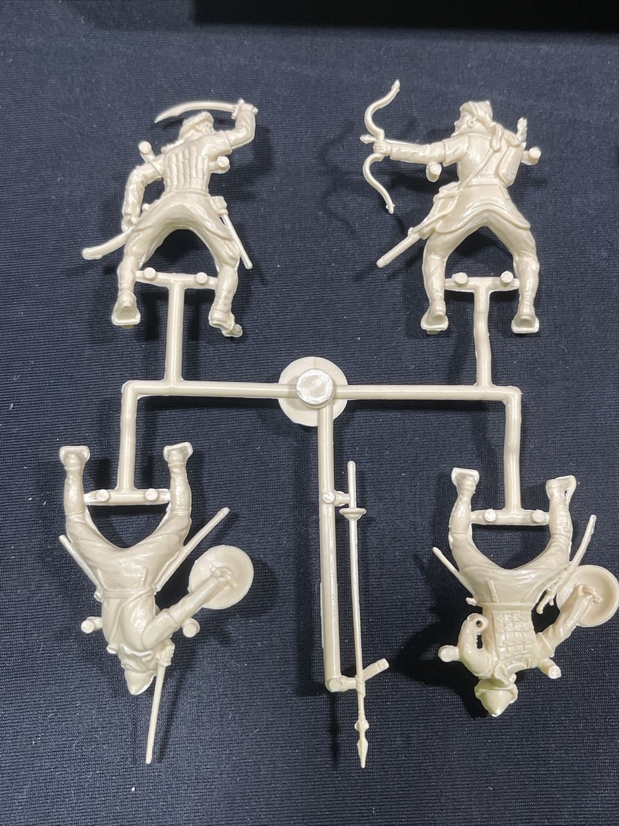 Italeri Saracen Warriors XI Century Crusade 54mm 1:32 Plastic