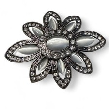 Sparkling Western White Stone Flower Belt Buckle   NWOT