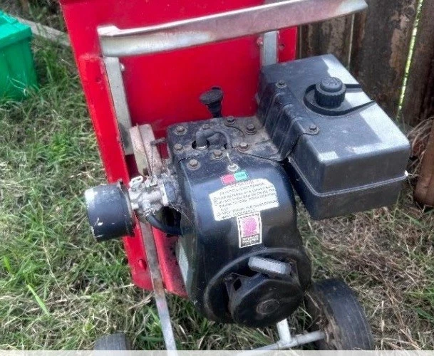 Troy-Bilt Super Tomahawk Chipper Shredder 8HP 11087 Briggs & Stratton + tow bar - Image 2 of 4