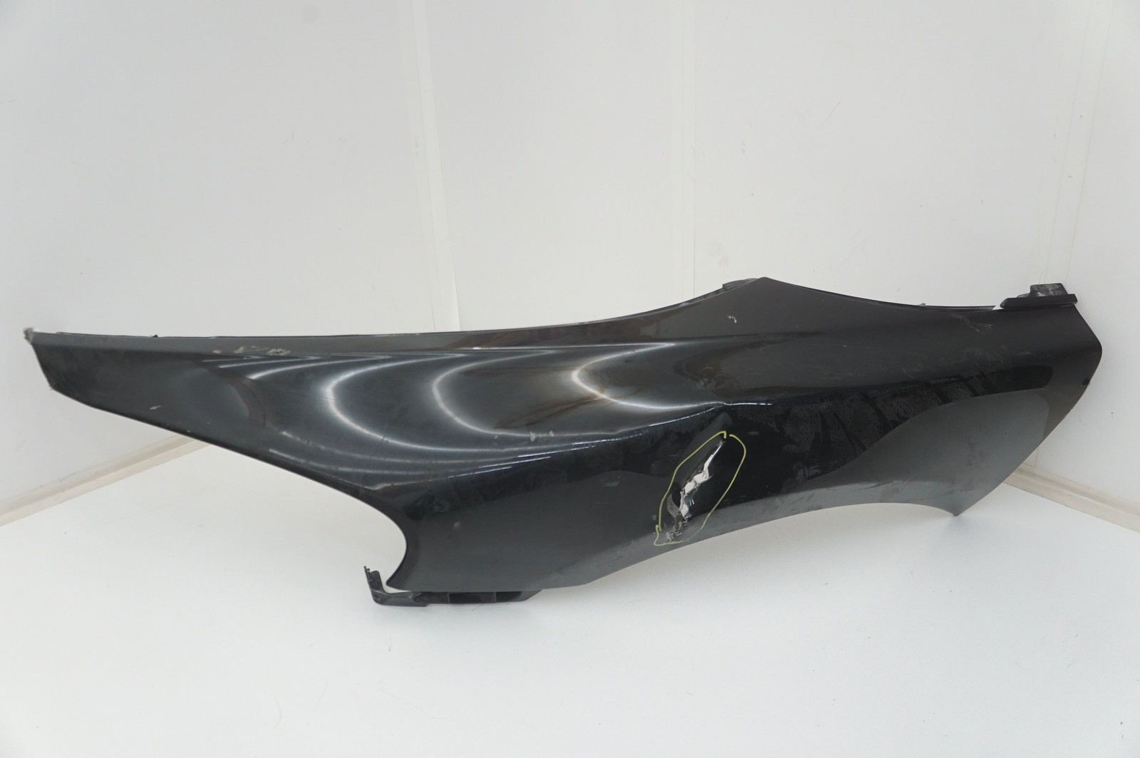 McLaren GT 2022 FRONT+LEFT Fender P/N 22AD488GP