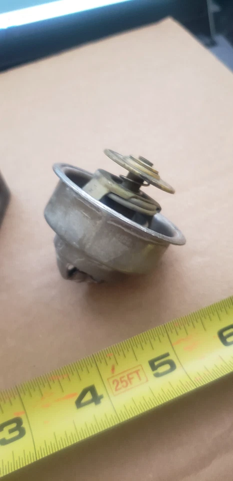 Carcaça de termostato Volvo 463434 para a maioria 240/740/760/780/940 - Imagem 2 de 4