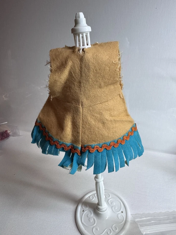 Винтажная Барби 1990-е Индейская Желтовато-коричневая Ткань Бусины Бахрома БЕЗ ФОРМЫ ПЛАТЬЯ - Изображение 2 из 2