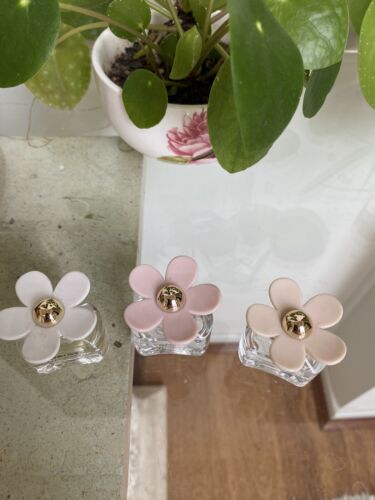 MARC JACOBS Daisy 4ml Eau De Toilette X 3 Piece Mini Perfumes - Picture 2 of 5