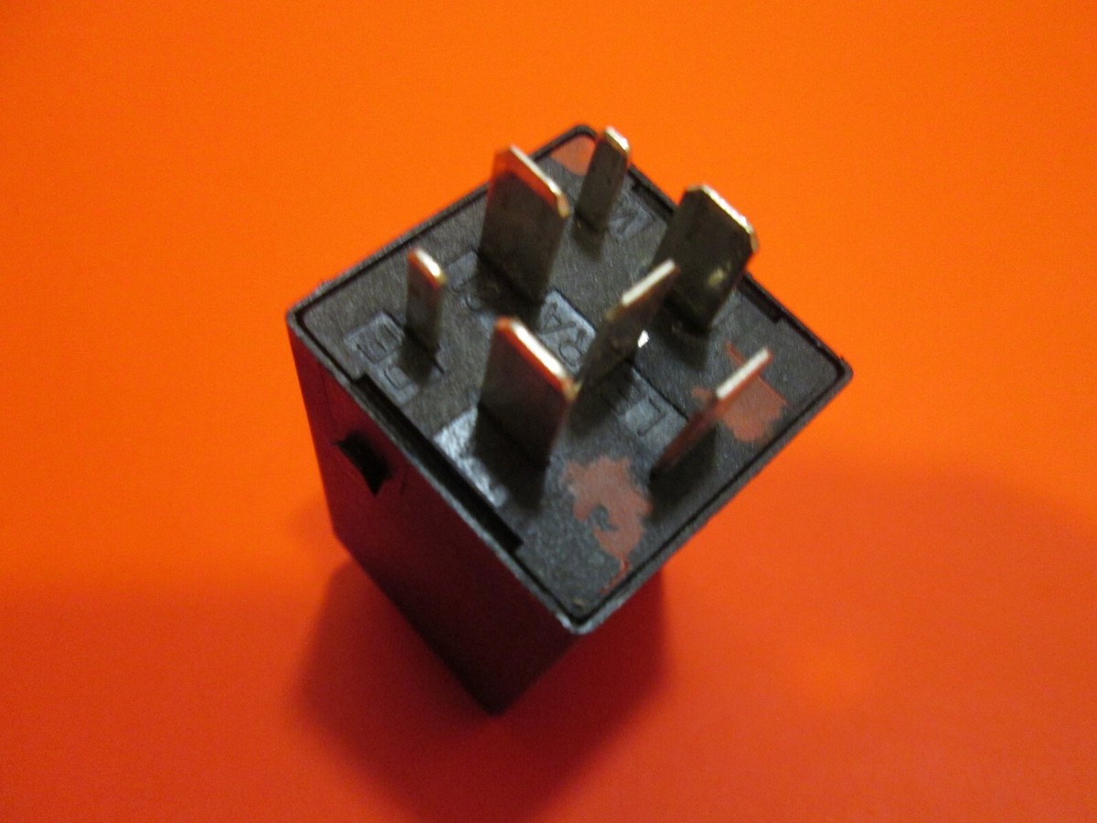 BMW Hazard Relay 61361388546 12V 61.36-1 388 546 7-pin Relay BMW Hazard Relay 61361388546 12V 61.36-1 388 546 7-pin Relay