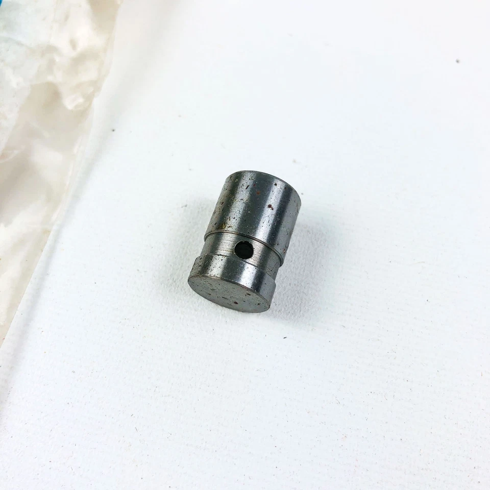 AMC Jeep 8060263 Valve For Oil Cooler and Filter Genuine OEM New Old Stock NOS Foto 3 de 4