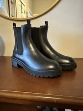 The Drop Women Saviah Chunky Sole Pull On Chelsea Boot 8.5 NWOT
