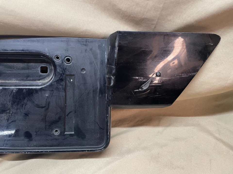 2006 BMW 650I 4.8L - Trunk LID License Plate Panel / Molding 7184676 - Изображение 4 из 4