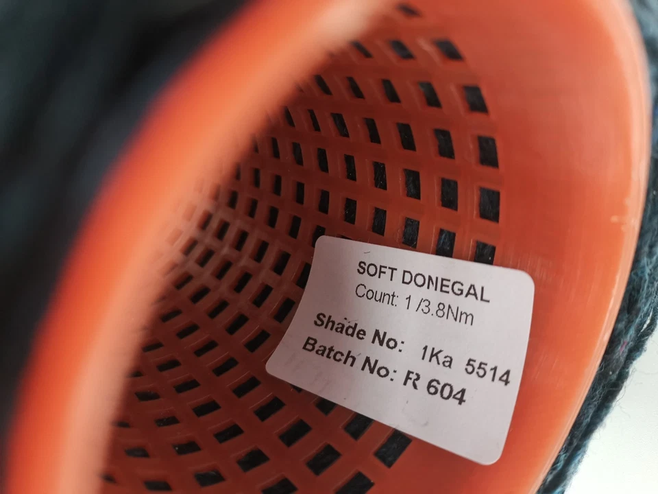 3ply Soft Donegal Tweed Knitting Wool Cone Blue Glyde 5514 510g      (0812-B) - Image 4 of 4