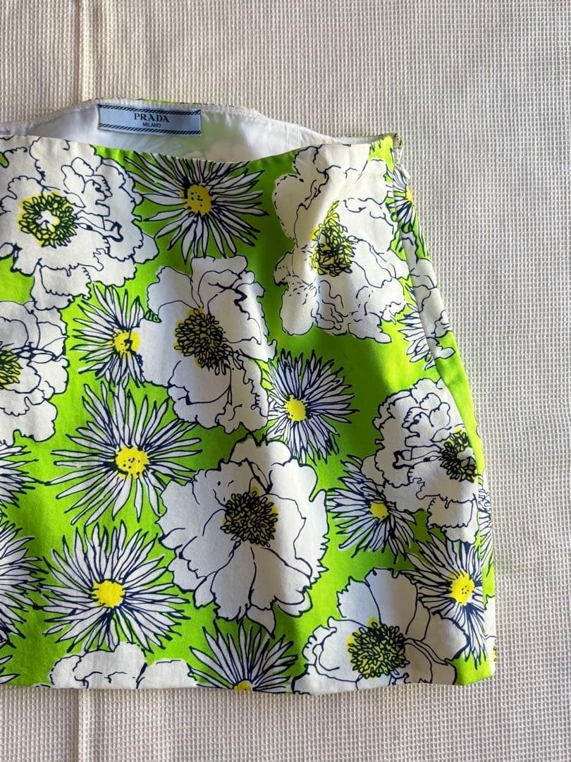 スカート prada flower pattern mini skirt Prada Mini Skirt Size 36 Retro Floral Pattern Lime Green 30cm