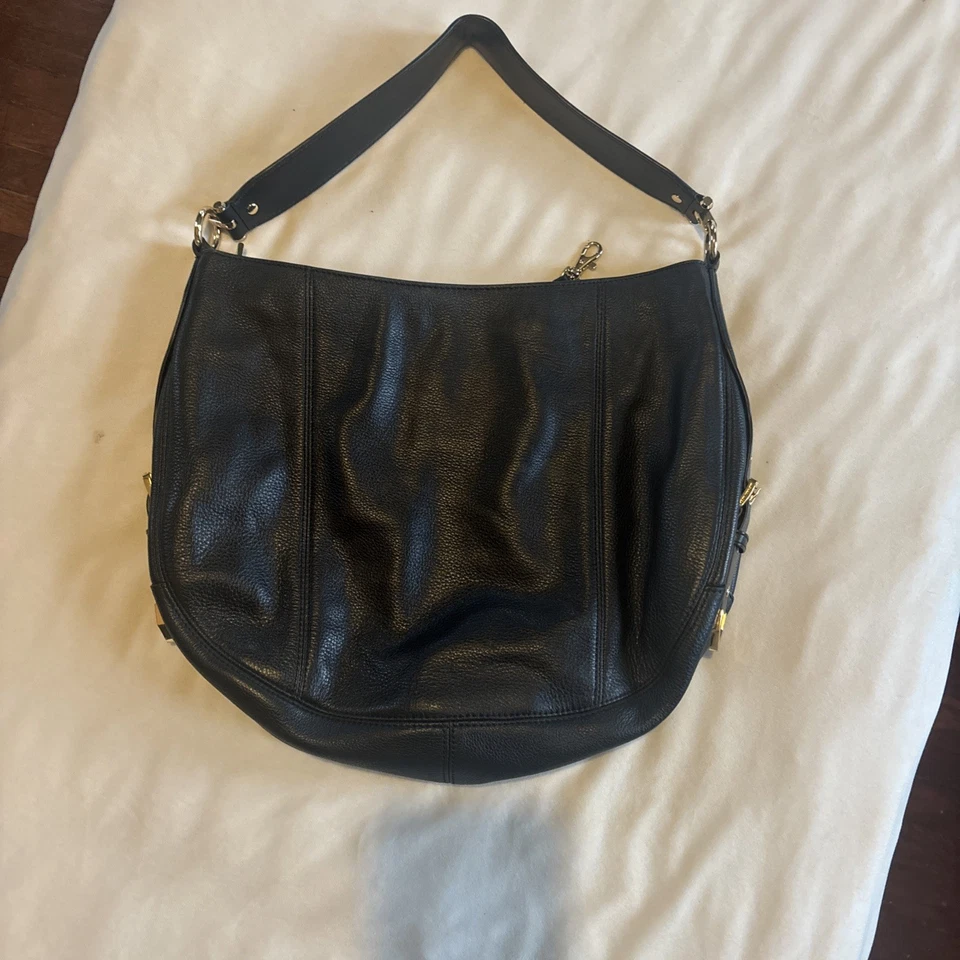 Bolso de hombro grande de cuero negro con estampado de guepardo Michael Kors Foto 3 de 4