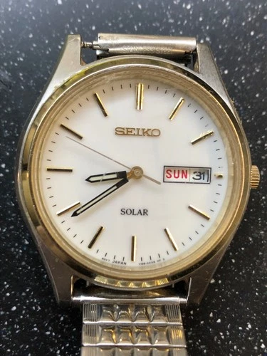 Vintage SEIKO V158-0AA0 Solar Mens Watch Runs BUT
