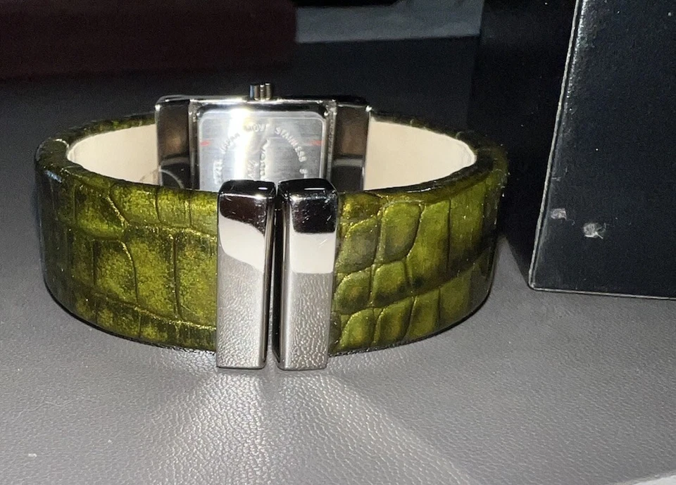 Reloj de Colección Vernier Puño con Bisagras Damas Verde Piel de Serpiente Correa de Cuero Acento Plateado Foto 4 de 4
